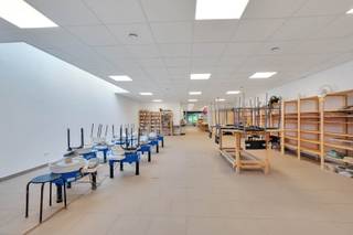 HANDELSPAND MET EEN BRUIKBARE OPP. VAN 325 M² IN CENTRUM LANAKEN !We vinden dit handelspand met een bruikbare oppervlakte van 325 m² terug in...