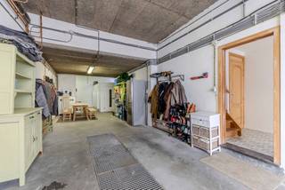 Ontdek deze centraal gelegen bel-etagewoning in de Van Daelstraat te Borgerhout!Op de gelijkvloerse verdieping beschikt de woning over maar liefst 2...