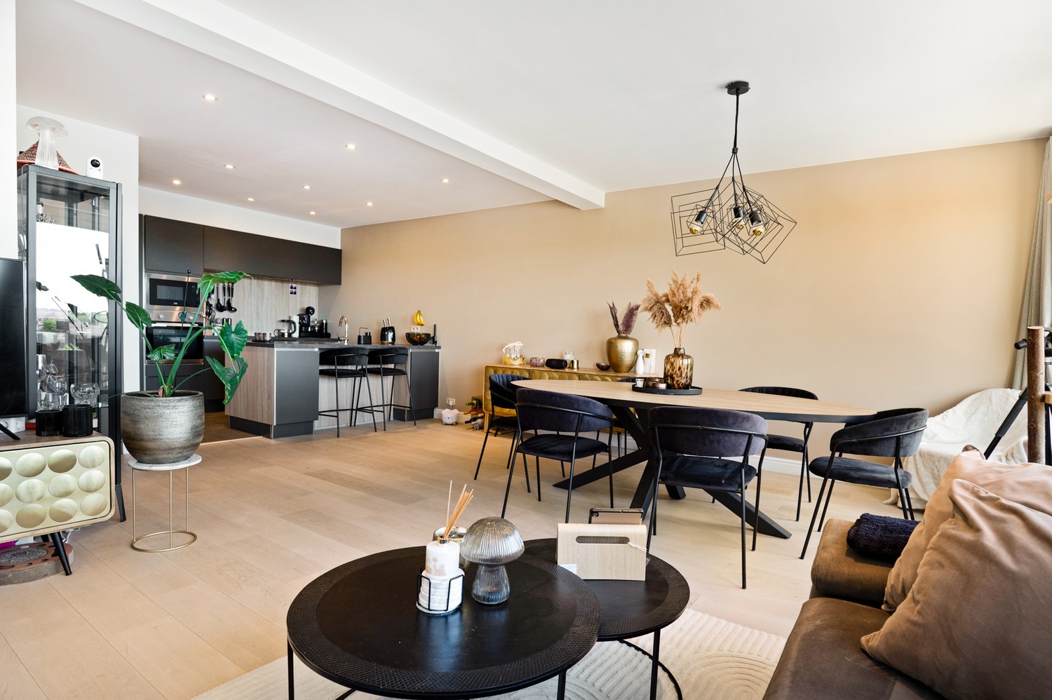 Twee slaapkamer appartement met open leefruimte te Mortsel - foto 2