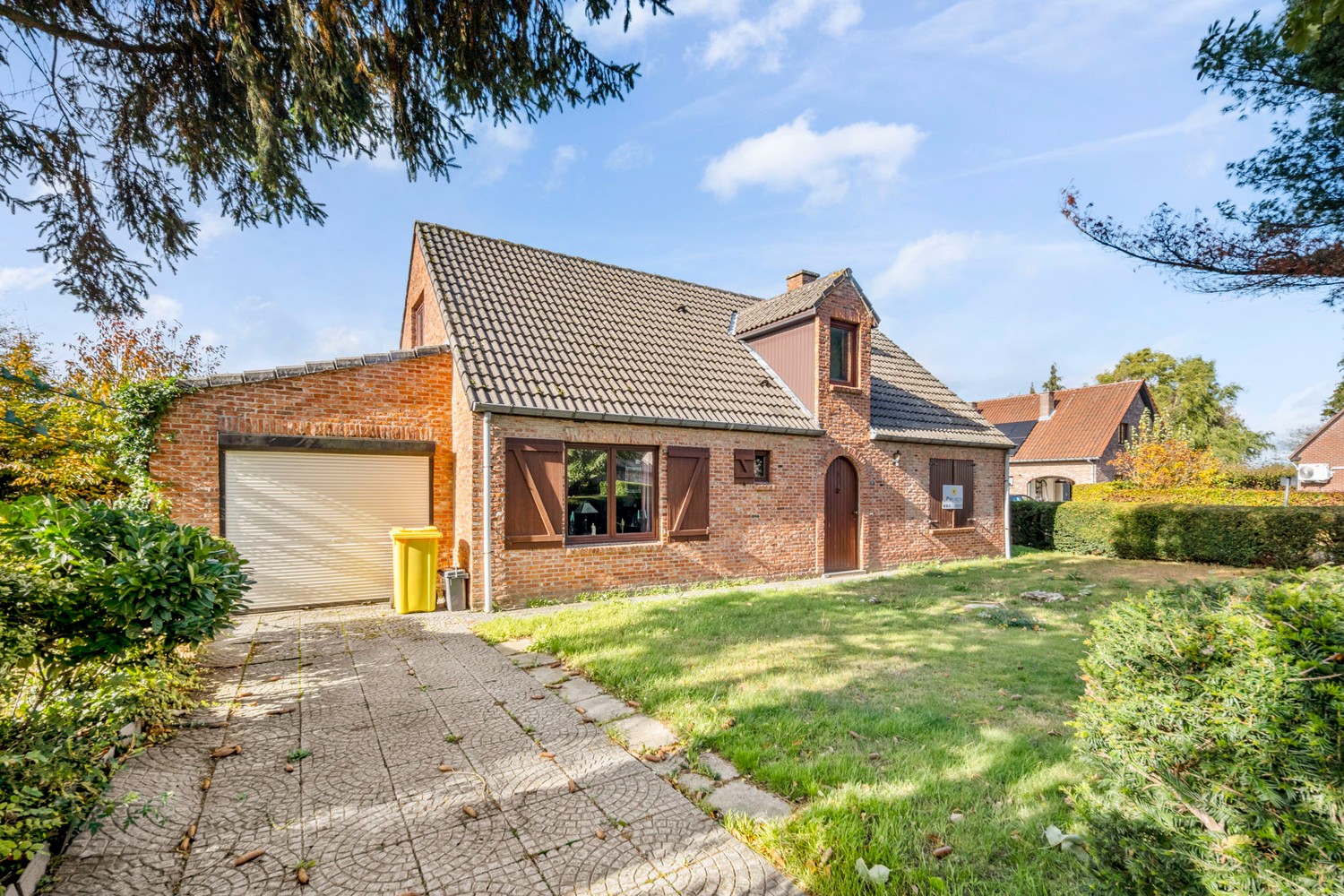 Te renoveren woning met 4 slaapkamers, 2 badkamers, een garage en een tuin te Pellenberg! - foto 2
