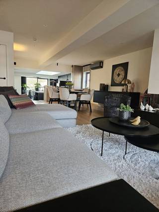 Exclusief appartement met tuinterras in hartje Mol – 185 m² pure luxeDroom je van exclusief wonen in het centrum van Mol?Dit volledig gerenoveerde...