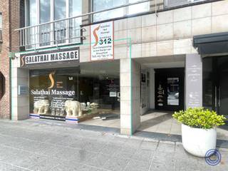 Commercial property information:Commercial commercial ground floor of approximately 220sqm.Layout * Retail space with a store window approx. 2.65m...