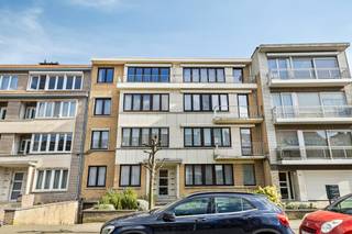 Garagebox te koop in Strombeek<br /><br />Goed gelegen en gemakkelijk toegankelijke garagebox in Strombeek, ideaal voor het veilig stallen van een wagen, motorfiets of als extra opslagruimte.<br /><br />Kenmerken:<br /><br />Vlotte bereikbaarheid<br />Droge en goed onderhouden garage<br />Geschikt voor kleine auto, motor of opslag<br />Veilige ligging<br />Onmiddellijk beschikbaar<br /><br />Gelegen op een gunstige locatie, dicht bij de invalswegen en de Ring rond Brussel.<br />Contacteer olivia.laporte@dewaele.com<br /><br />Bestuursmaatregelen in het maatregelenregister: nee