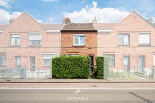 Op zoek naar een instapklare woning met potentieel en een uitstekende ligging? Deze charmante woning aan de Zwijnaardsesteenweg in Gent is wat...