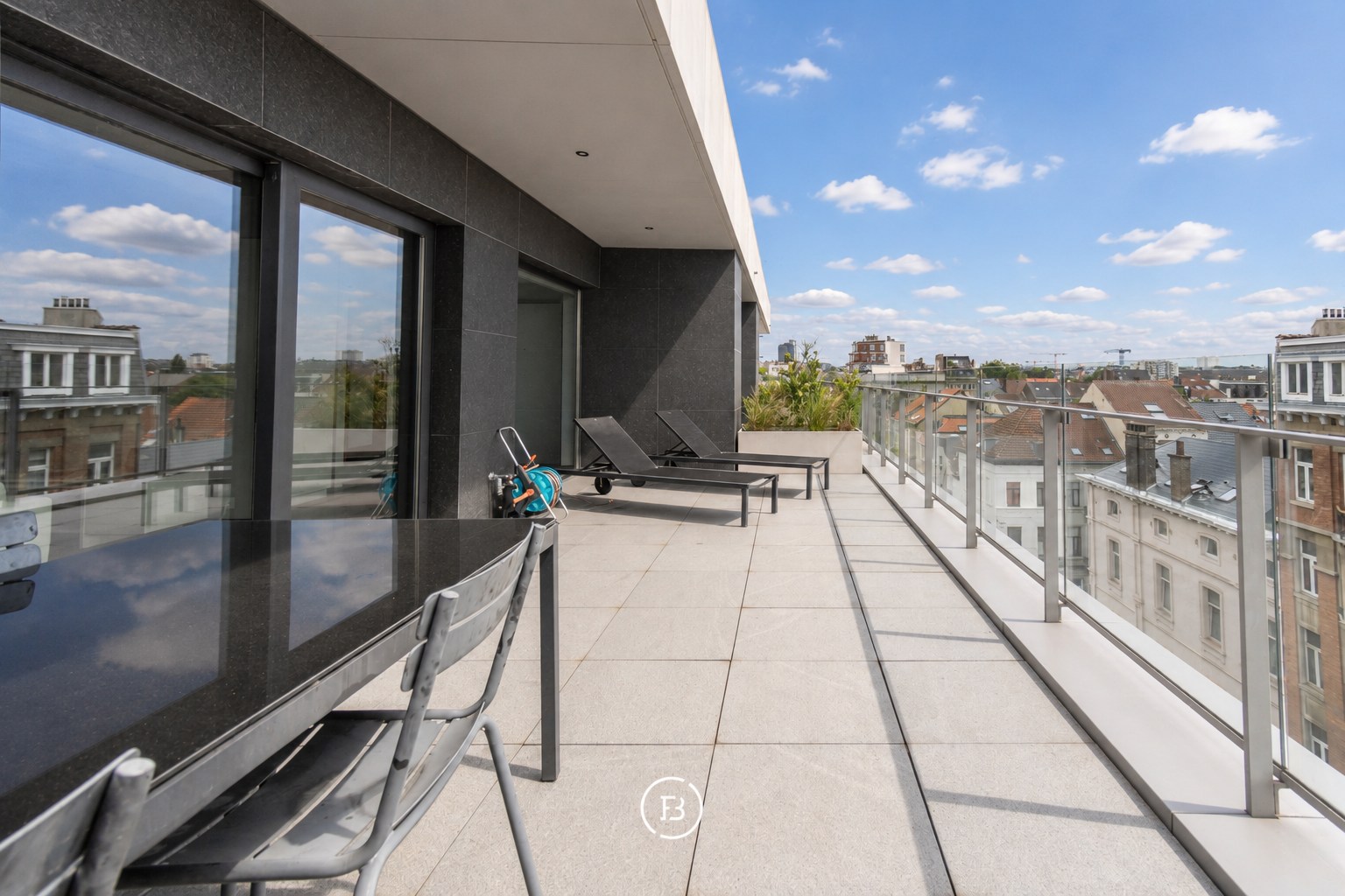 Gemeubeld penthouse met terrassen nabij Chatelain - foto 1