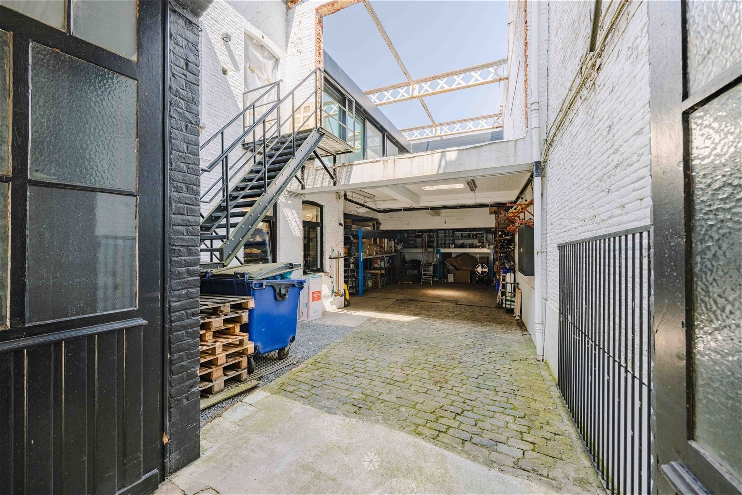 Multifunctioneel handelspand met af te werken loft - foto 5