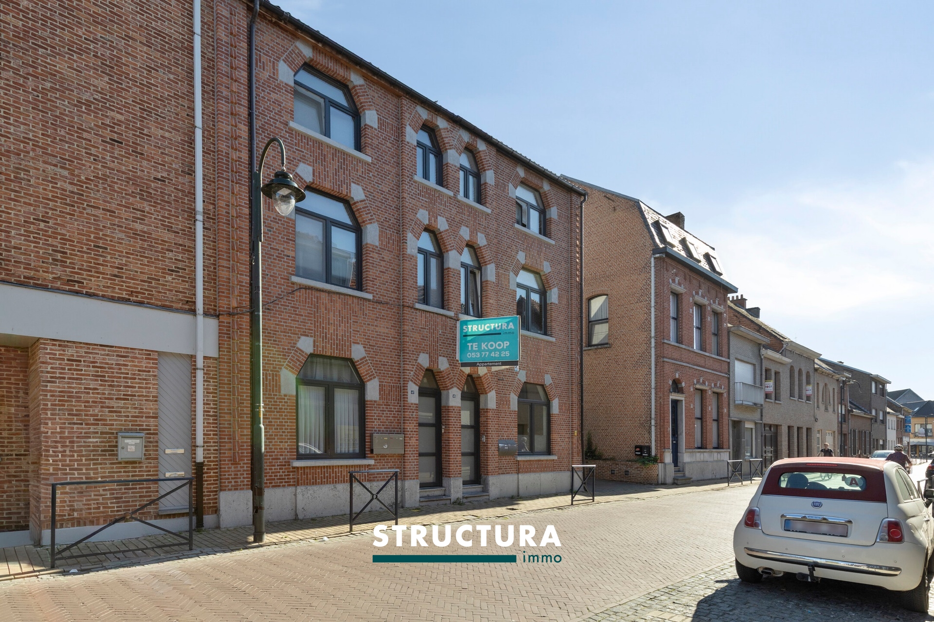 Modern en lichtrijk appartement met terras in hartje Lebbeke - foto 1