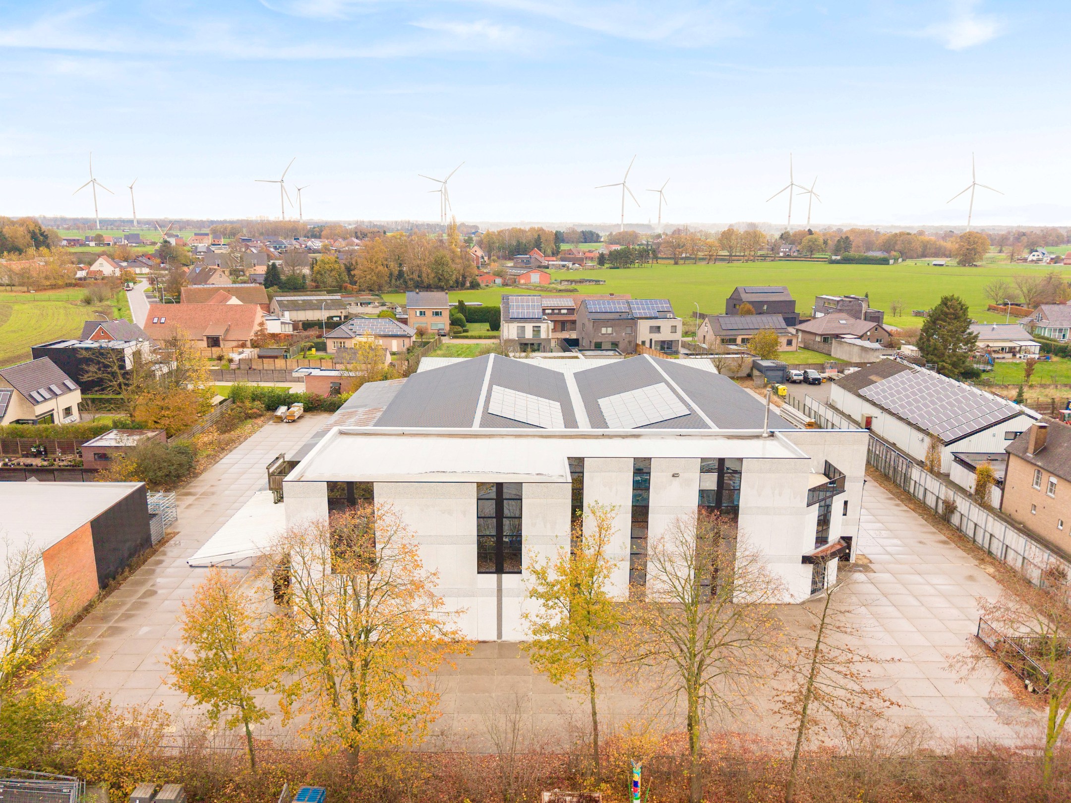 TE KOOP: Multifunctioneel KMO gebouw - foto 1