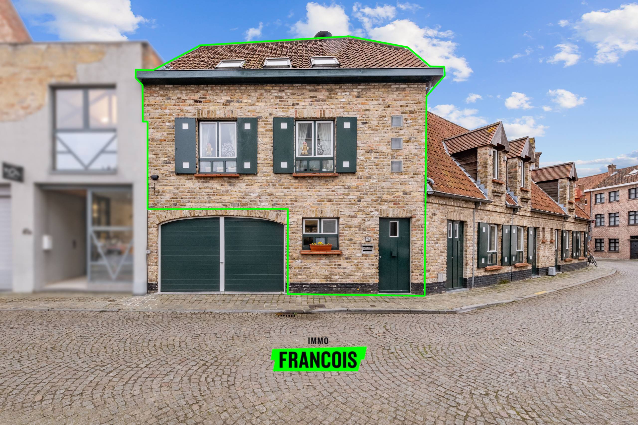 Kleinschalig investeringseigendom met 2 studioappartementen in Brugge Centrum - foto 1