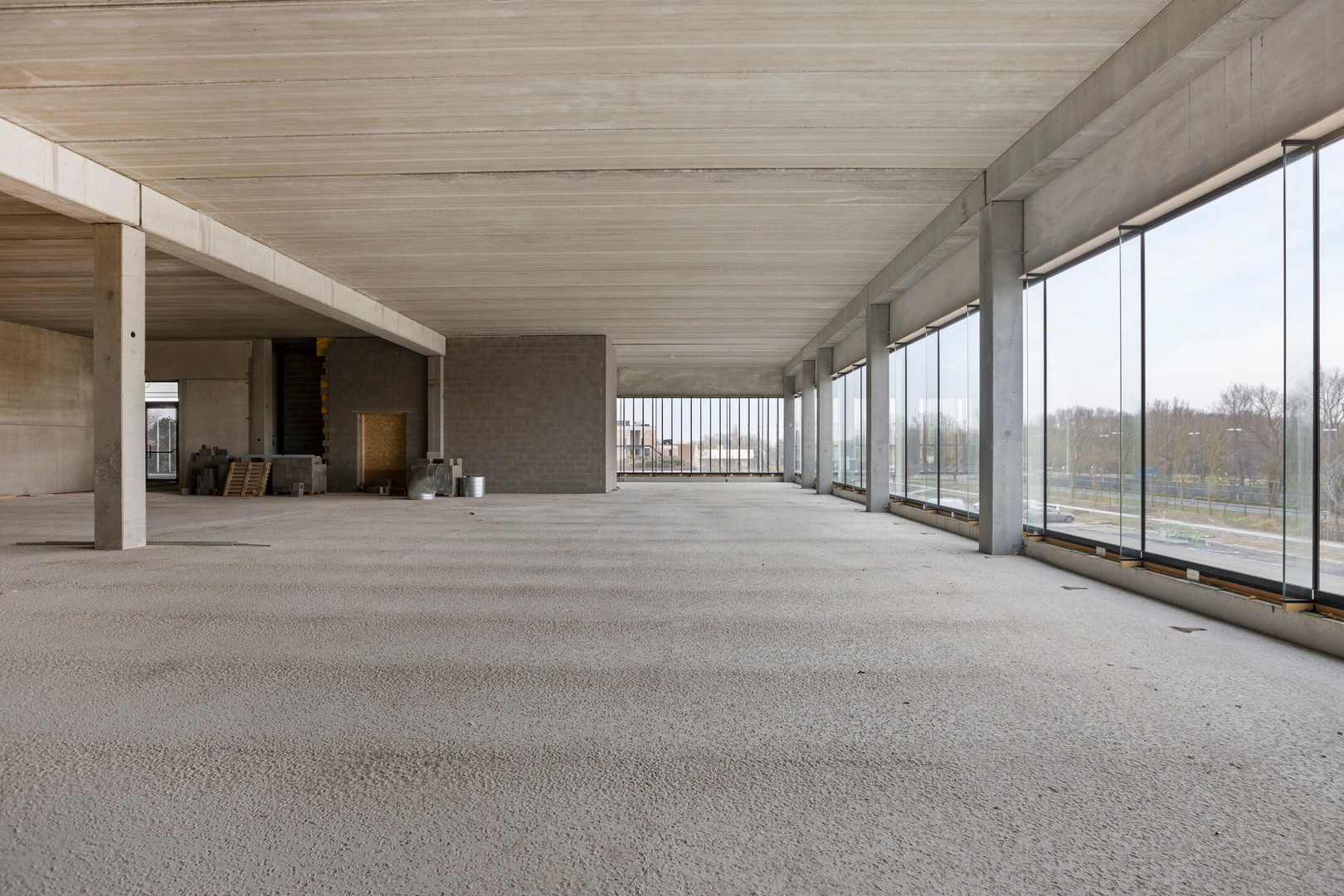 Spacieuze kantoorruimte met prachtige verzichten te huur op een zichtlocatie aan de rand van het bruisende Veurne - foto 4