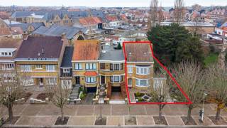 Charmante woning te koop met drie slaapkamers, garage en tuin in Nieuwpoort, Willem De Roolaan 21. Deze op te frissen woning is rustig gelegen...