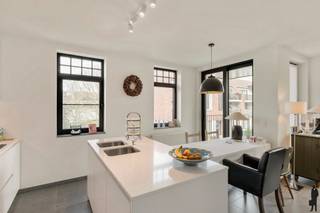 Welkom in dit verzorgd appartement op de eerste verdieping in het centrum van Essen, waar comfort en functionaliteit centraal staan. Dankzij...