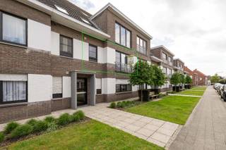 Dit COMPLEET GERENOVEERDE APPARTEMENT (2019-2020) is gelegen in Oostrozebeke, meer bepaald in de Molstenstraat 92 bus 4, en bevindt zich op de...