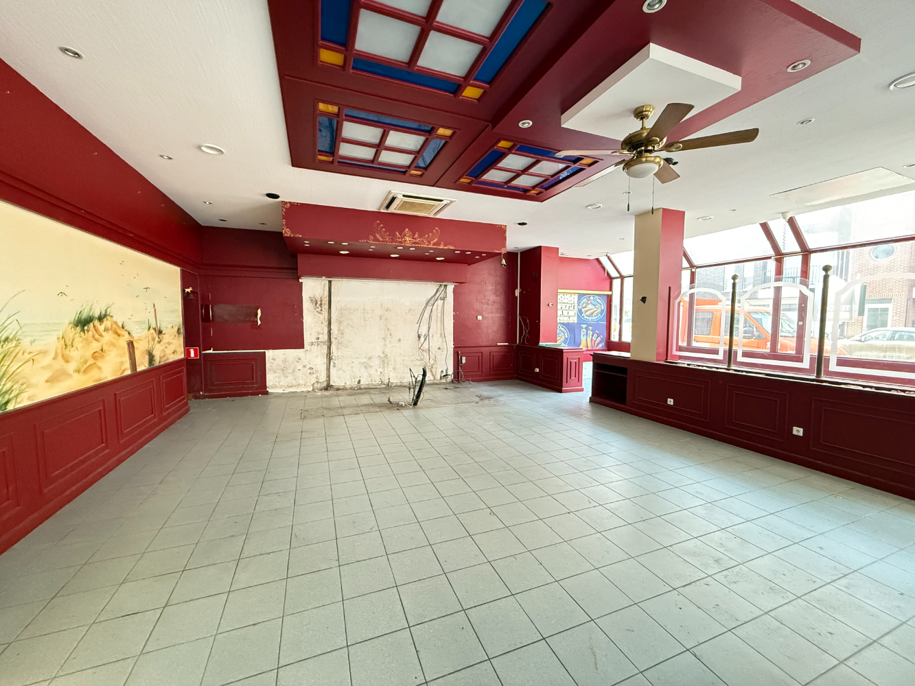 Commerce de caractère idéalement situé à proximité de la mer (191 m²) - photo 5