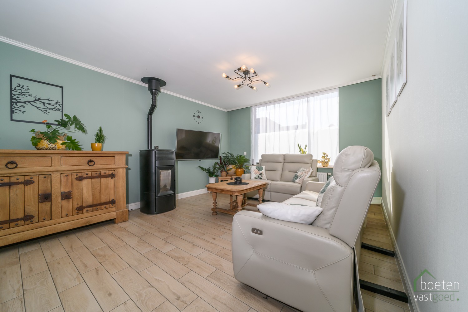 RENINGE: Gezellige dorpswoning met een gerenoveerd gelijkvloers, 3 slpks & zolder en tuin met open zicht op 376m² grondopp. - foto 5