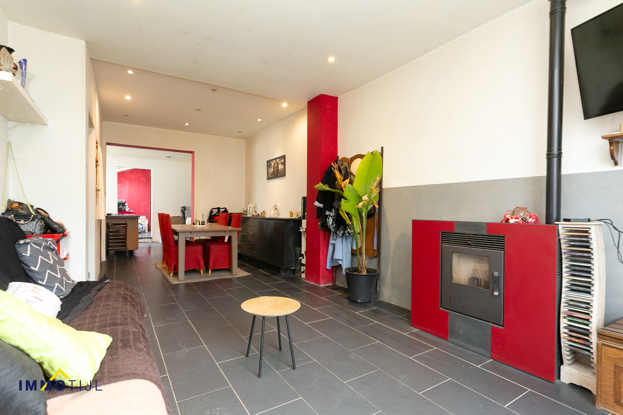 Te renoveren woning met tuin en garage, centraal gelegen! - foto 5