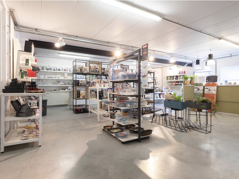 Modern magazijn / showroom met mezzanine en parking - photo 5