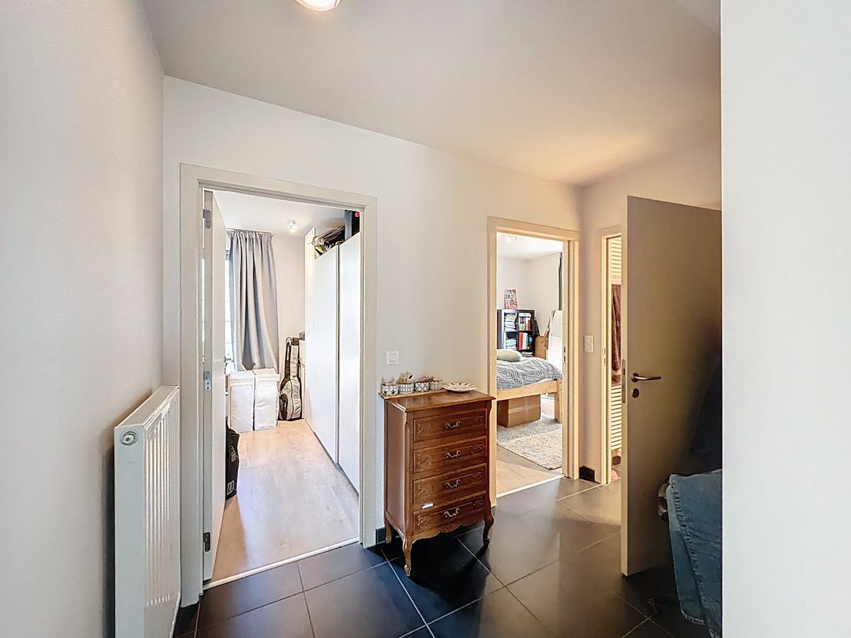 Spacieux appartement de deux chambres avec terrasse à Gand. - photo 2