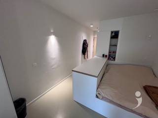 <p><span>*</span><span> Bezoek aan te vragen via student@immolivit.be </span></p><p><span>** Alleen voor studenten - 2de semester. Vrij vanaf 01/02/2026.</span></p><p><span> </span></p><p><span>Project Archive 0.2 bevindt zich aan de Mechelsestraat 165, een historische en charmante straat in het hart van Leuven, vlakbij het bruisende stadscentrum en op wandelafstand van de universiteitscampussen. Deze locatie combineert de sfeer van het oude Leuven met de dynamiek van het studentenleven.</span></p><p><span> </span></p><p><span>Dankzij de centrale ligging is Archive 0.2 vlot bereikbaar met de fiets, te voet en via het openbaar vervoer. In de directe omgeving vind je tal van gezellige eet- en studeerplekjes. Het project biedt moderne en comfortabele studentenkamers, perfect afgestemd op de noden van studenten die op zoek zijn naar rust, comfort en een inspirerende woonomgeving in Leuven.</span></p><p><span> </span></p><p><span>Deze kamer is gelegen aan de achterkant van residentie Archive 0.2 op de gelijkvloerse verdieping en beschikt over een eigen badkamer met wastafel, douche, en toilet. Daarnaast is er ook een ingebouwde koelkast.  Vanuit de kamer heb je ook nog eens toegang tot het privé terras en de gemeenschappelijke tuin.</span></p><p><span>Voor het kookplezier kan er gebruik gemaakt worden van de gemeenschappelijke keuken met eigen keuken locker tevens is er ook een gemeenschappelijke ontspanningsruimte. </span></p><p><span> </span></p><p><span>Voor deze kamer bedraagt de maandelijkse huurprijs €820 exclusief de forfait voor nutsvoorzieningen van €80/maand.</span></p><p><span> </span></p>