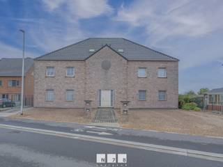 <span><strong>GELIJKVLOERS APPARTEMENT MET 2 SLAAPKAMERS, TERRAS EN GARAGE TE STOKKEM.<br /><br />TROEVEN</strong><br /></span><span>- Gelijkvloers wonen.<br />- Mooie afwerking.<br />- 2 slaapkamers.<br />- Privé tuin met overdekt terras.<br />- Eigen garage.<br />- Ook ideaal als investering.<br /><br /><strong>GELIJKVLOERS 00 (96,99 m²)<br /></strong>- Inkomhal (1,43 m x 3,85 m + 1,80 m x 1,80 m = 8,74 m²): tegelvloer.<br />- Woonkamer (4,49 m x 7,69 m = 34,52 m²): tegelvloer.</span><br /><span>- Keuken (3,76 m x 3,50 m = 13,16 m²): volledig geïnstalleerde keuken met onder- en bovenkasten, lades, keramische kookplaat, dampkap, oven, koelkast, doorgang naar overdekt terras, tegelvloer.</span><br /><span>- Toilet (1,80 m x 1,10 m = 1,98 m²): zittoilet, lavabo, tegelvloer.</span><br /><span>- Berging/wasplaats (3,76 m x 1,66 m = 6,24 m²): aansluiting wasmachine, tegelvloer.</span><br /><span>- Badkamer (2,69 m x 2,61 m = 7,02 m²): ingericht met badkamermeubel met dubbele lavabo, onderkast en lades, aparte douche, ligbad, tegelvloer.<br />- Slaapkamer 1 (3,85 m x 3,00 m = 11,55 m²): tegelvloer.<br />- Slaapkamer 2 (4,24 m x 3,25 m = 13,78 m²): tegelvloer.<br /><br /><strong>EXTERIEUR</strong></span><br /><span>- Overdekt terras.<br />- Prive tuin.<br />- Garage.<br /><br />Bekijkt u deze advertentie via een aanverwante vastgoedsite, surf dan zeker naar onze website <strong>www.N78vastgoed.be</strong> voor een uitgebreide beschrijving en foto's. <strong>Meer info: +32 (0)89 86 18 88 of info@N78vastgoed.be.</strong></span>