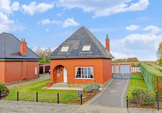 [[ DIT PAND NEEMT DEEL AAN DE ERA OPEN HUIZEN DAG OP 6/12 VAN 13:00 TOT 14:00 ]]Landelijk gelegen te renoveren 3 slaapkamerwoning in een doodlopende...