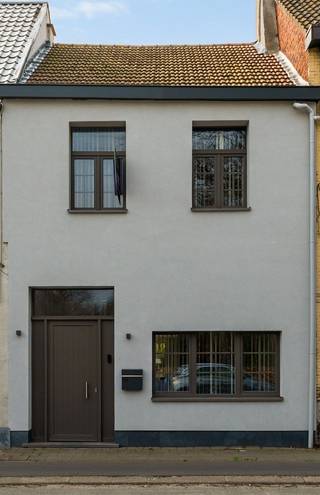 Deze instapklare en energiezuinige woning combineert modern comfort met een warme, smaakvolle uitstraling.De royale inkomhal verwelkomt je in in je...