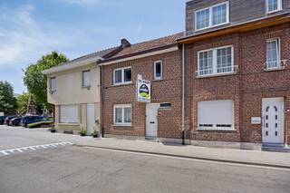 Te koop: volledig gerenoveerde rijwoning op wandelafstand van het centrum van Sint-TruidenDeze instapklare woning bevindt zich in de...