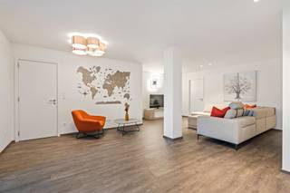 Uitzonderlijk ruim duplex appartement met loft allures in het hartje Sint-Niklaas (220m²)Dit unieke duplexappartement combineert hedendaags...