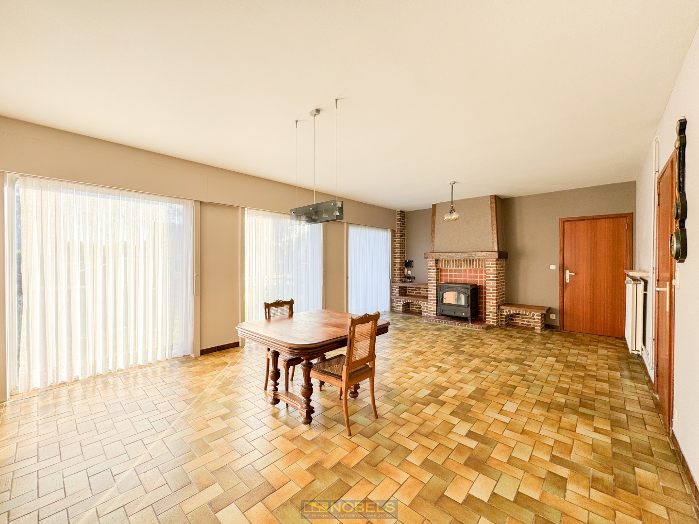 Te koop, gunstig gelegen ruime gezinswoning op ruim perceel (1.600m²) in Nazareth! - photo 3