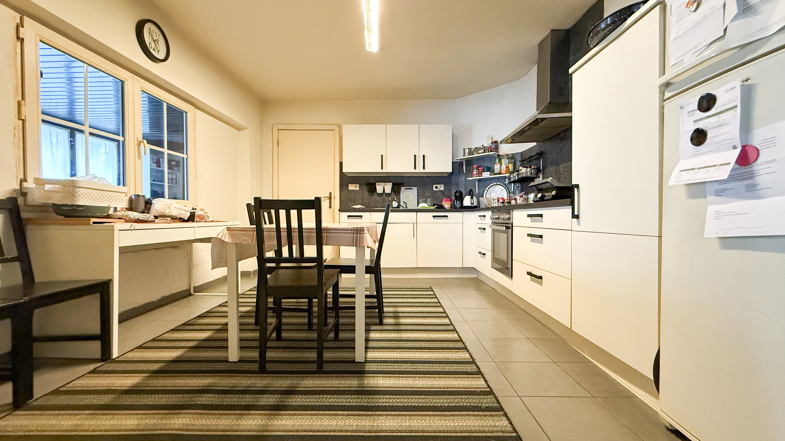 Half open gezinswoning, centraal gelegen, met 3 slaapkamers! - foto 1