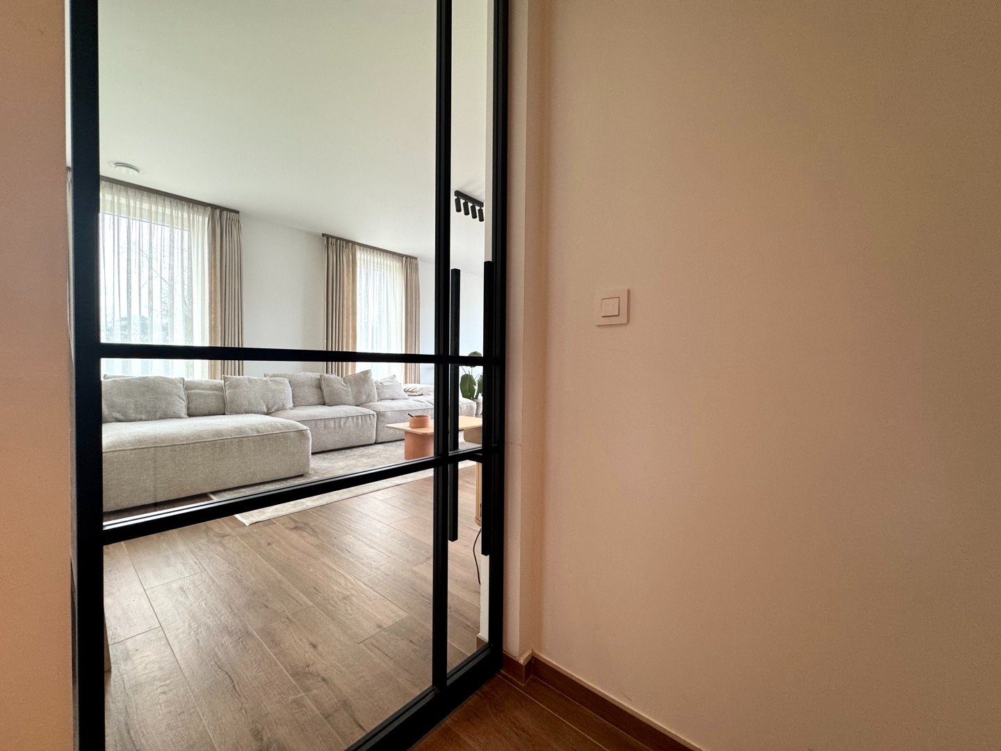 Luxe gelijkvloers appartement met 2 slaapkamers én tuin te huur - foto 2