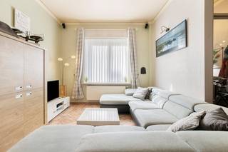 This ready-to-move-in luxury terraced house combines a very central location with lots of space and practical features.<br /><br />Located near the center, schools and the station, you can enjoy excellent accessibility and everyday amenities within easy reach.<br /><br />Through the entrance hall, you enter the cozy living room with a fireplace that connects to an extremely practical kitchen with dishwasher. There is also a separate toilet, a small cellar with a water softener and a dehumidifier.<br /><br />On the 1st floor, there is a laundry room with a separate toilet and built-in cupboards.<br /><br />On the first floor, there is a super large bathroom with a double sink, shower (hammam) and a jacuzzi. There is also a master bedroom with built-in wardrobes.<br /><br />On the 2nd mezzanine, there is a spacious covered indoor terrace.<br /><br />The second floor has 2 more bedrooms. Including 1 large one with shower, sink and built-in cupboards.<br /><br />The air conditioning and the stairlift are additional features of this highly furnished home.<br /><br />Thanks to its spacious layout and very convenient location, between the market, marina and the beach, this is the ideal home for families or those looking for lots of storage space.<br /><br />As well as easy accessibility via public transport, the station and major access roads.<br /><br />You can consult Dewaele DIY's general terms and conditions at any time via dewaele.com<br /><br />Register of measures: no