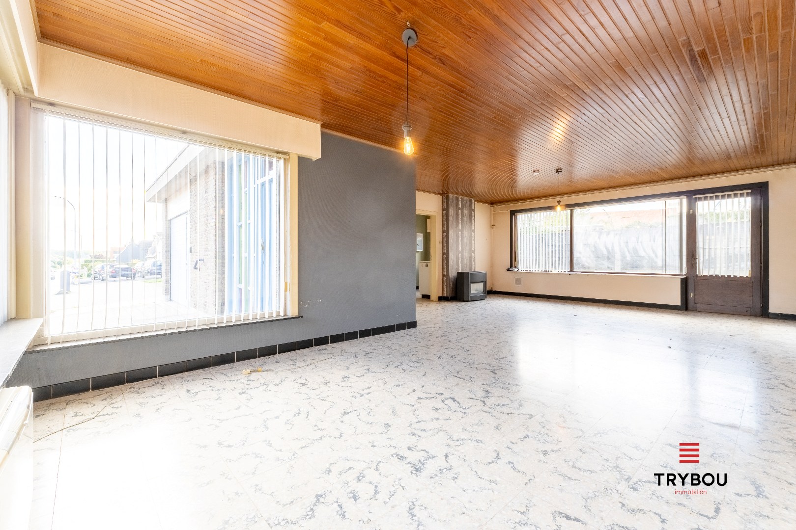 Gelijkvloerse woning met 2 garages in het centrum van Houthulst - foto 5