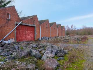 This extensive business site, consisting of several contiguous lots, is located at a prime location along the Gentse Steenweg (N47). Thanks to...