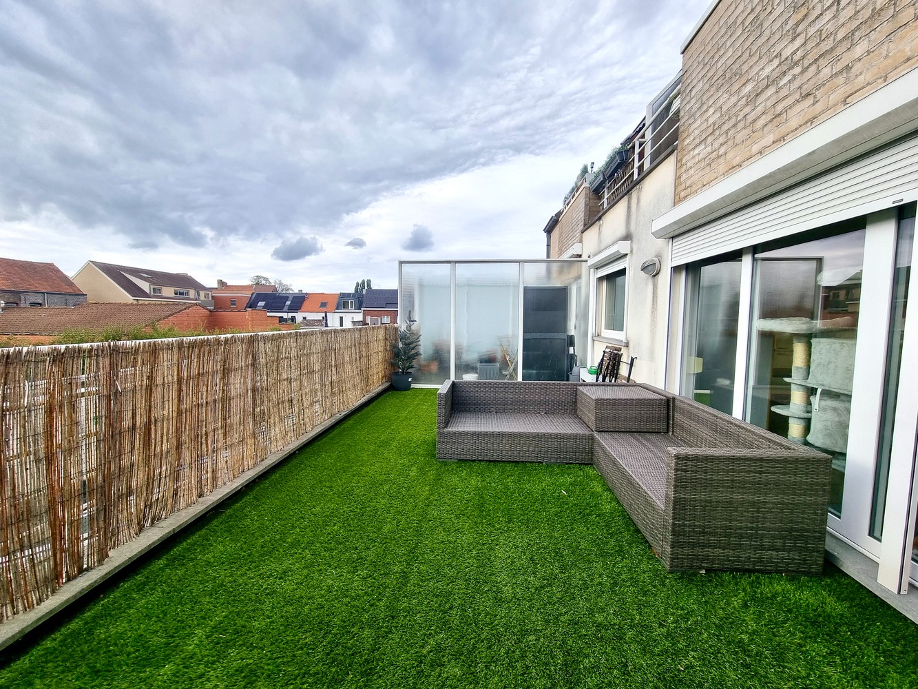 Ruim appartement met zonnig terras en autostaanplaats - foto 4
