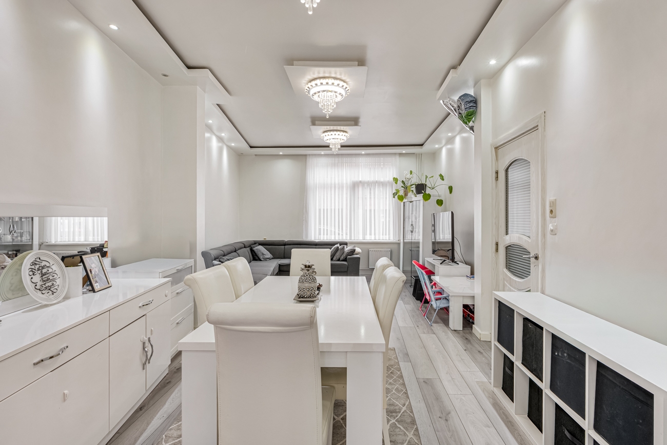 Ruime gesloten woning op een toplocatie in Sint-Amandsberg en nabij het centrum van Gent! - foto 4