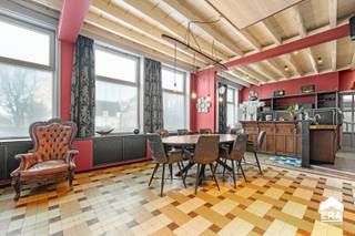 Veelzijdige woning met karakter, bijgebouwen en zonnig terrasOver de woningDeze charmante halfopen woning, vroeger een horecazaak, combineert...