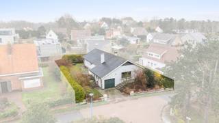 Te koop: ruime open bebouwing in Koksijde, op een rustige ligging op de Hoge Blekker en met zicht op de duinen.Deze charmante woning biedt vier...