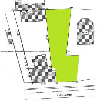 Bezoek dit perceel rechtstreeks op de website van Immo Leroi: https://www.immo-leroi.be/pand/kopen-grond-tongeren/2405192<br /><br />Dit bouwperceel is gelegen langs de Luikersteenweg te Vreren, net naast de prachtig gerestaureerde en geklasseerde kapel.<br />De totale oppervlakte bedraagt 3a 95ca.<br />Het perceel heeft een breedte langs de straat van 9m41.<br />De perceelsdiepte bedraagt 34m50.<br />Het perceel is vrij van verkavelingsvoorschriften en bouwverplichting.<br />Bouwvoorschriften zijn te bespreken op de dienst Ruimtelijke Ordening van de stad Tongeren.