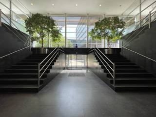 Magnifiek gelegen kantoorruimte van 1.087 m² te huur AAN afrit 1 (Ledeberg) van de E17 alsook vlak bij de Gentse stadsring (R40) en...