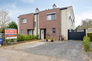 Nabij het centrum van Leopoldsburg bevindt zich deze instapklare en energiezuinige gezinswoning met drie volwaardige slaapkamers en een...