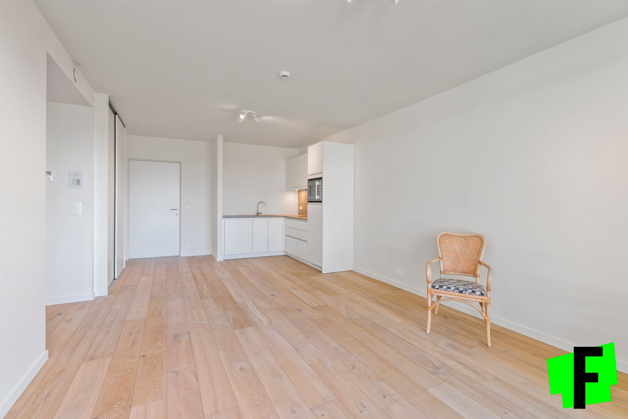 Verhuurde assistentieflat met zonnig terras in hartje Sint-Idesbald. - foto 3