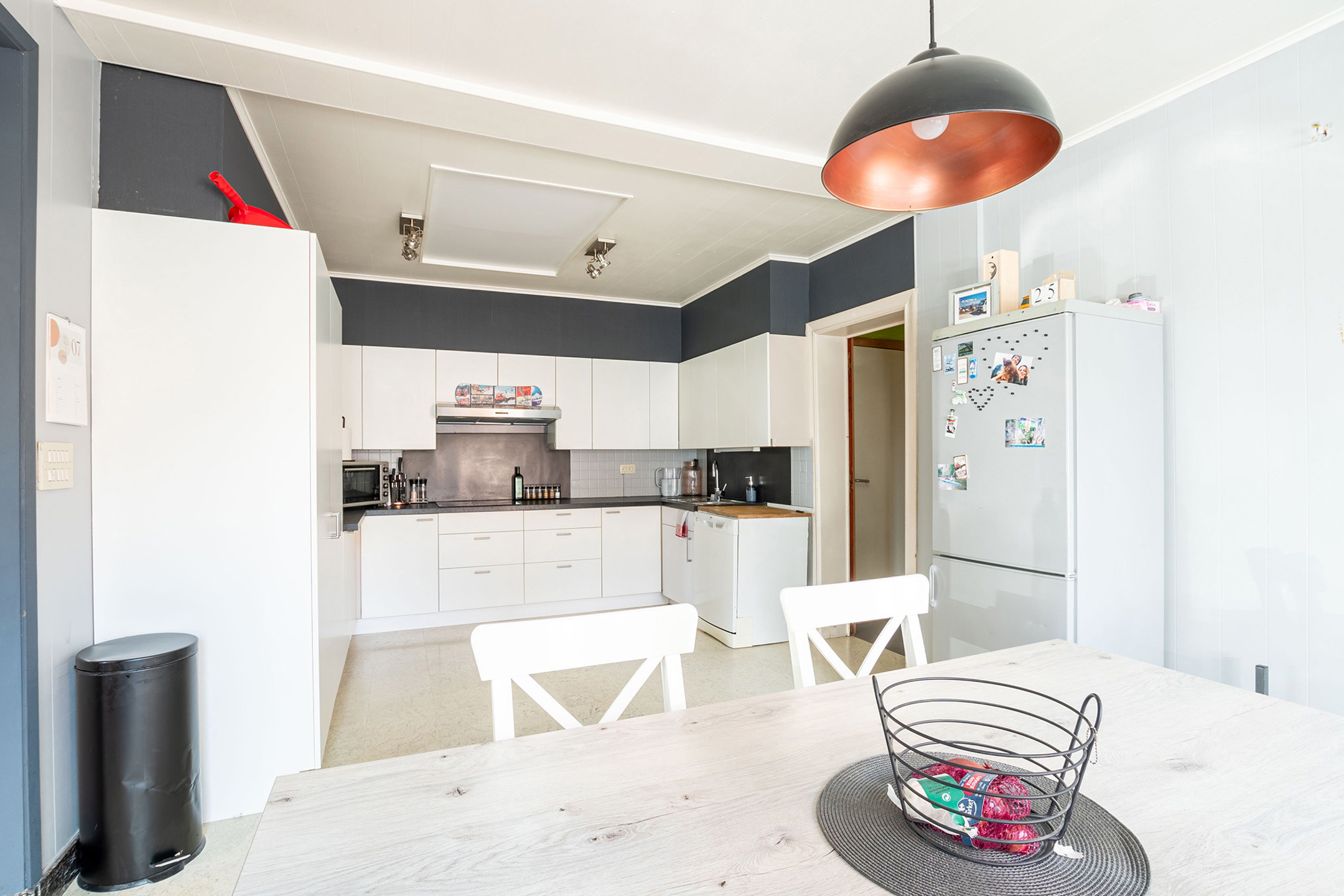Huis met 4 slaapkamers, ruime garage en atelier - foto 4