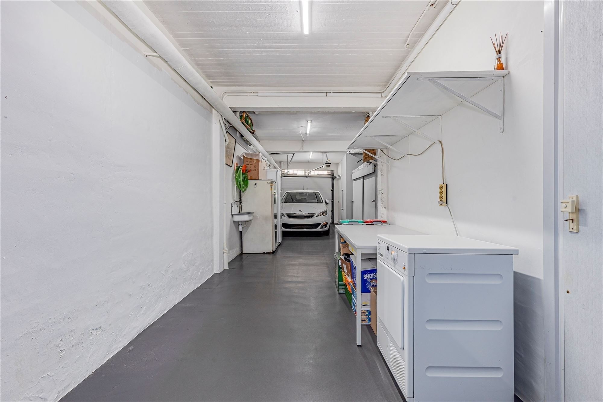 Ruime instapklare woning met grote garage/magazijn - foto 4