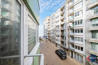 Dit op te frissen appartement is gelegen op de derde verdieping van de Residentie Arioso en biedt een prachtig zijdelings zeezicht. Bij...