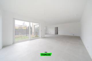 VERKOOP ONDER REGISTRATIERECHTENIn het landelijke Vladslo (deelgemeente van Diksmuide) bevindt zich deze verder af te werken nieuwbouwwoning met drie...