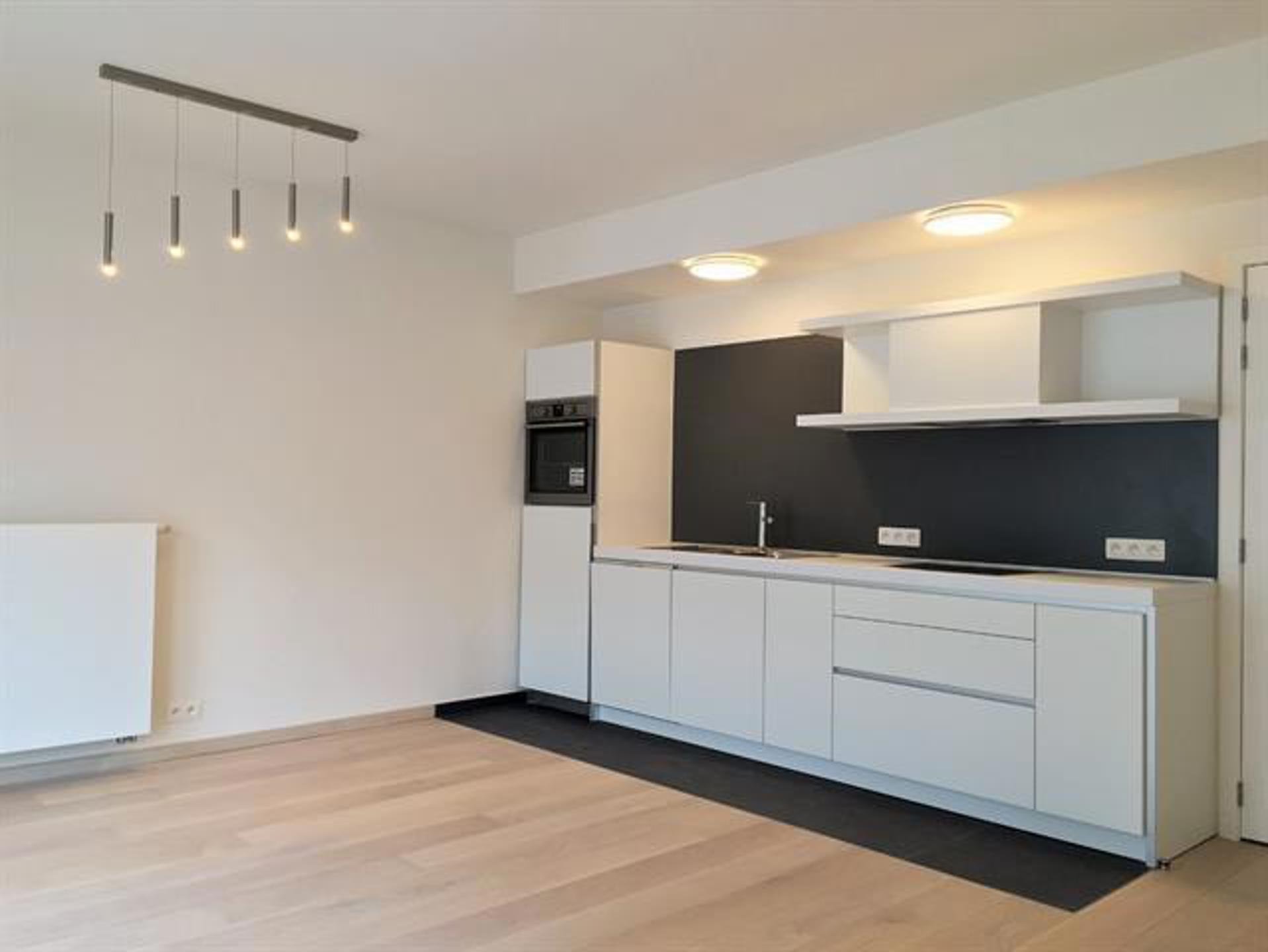 Mooi appartement met 1 slaapkamer + parkeerplaats en kelder - foto 2