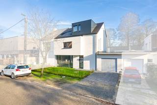 Deze instapklare nieuwbouw woning is gelegen, op een heel rustige locatie (op wandelafstand van het Machinistenpark), aan de Gentse kleine...