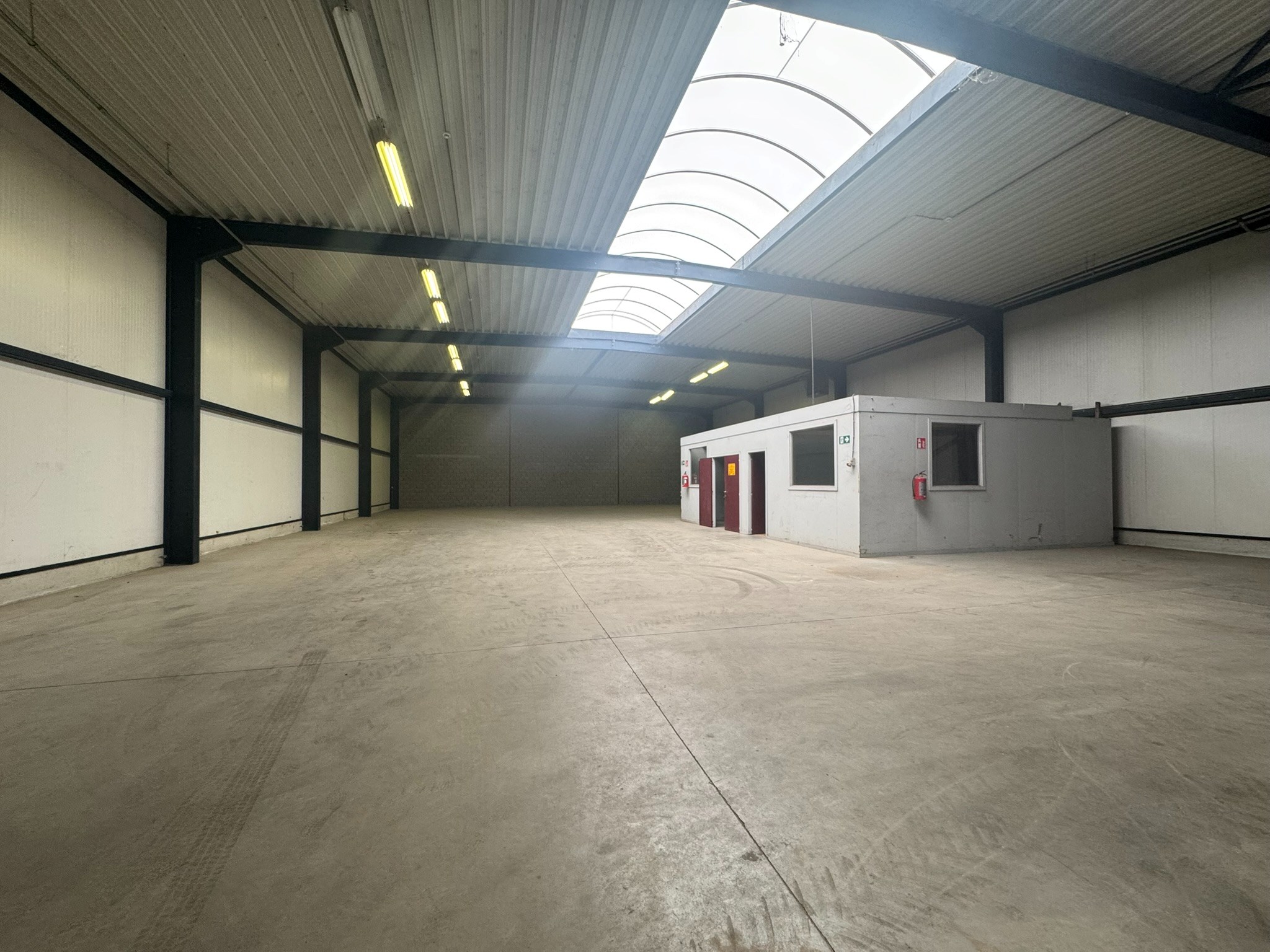 Handels- /opslagruimte van ca. 540m² (evt. mogelijkheid tot huren van 324m²) te Gierle - foto 4
