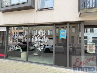 Uitstekende gelegen winkel./kantoor ruimte, reeds ingericht, vrij 01/03/2019 - HP : € 690/m + Onroerende voorheffing + jaarlijkse...